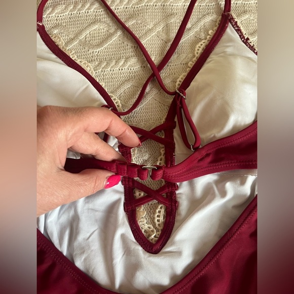 NEW! Cupshe Burgundy With Cream Embroidery detail Swimsuit Women’s M - Picture 2 of 16